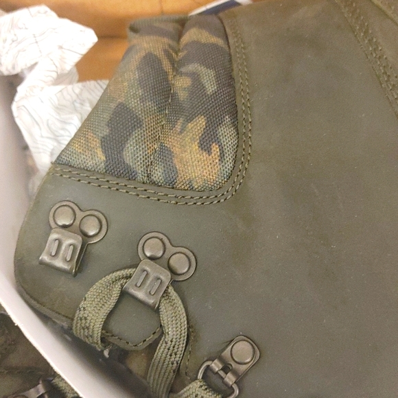 Nitb the North Faces Green leather high top shoes. - Picture 2 of 7